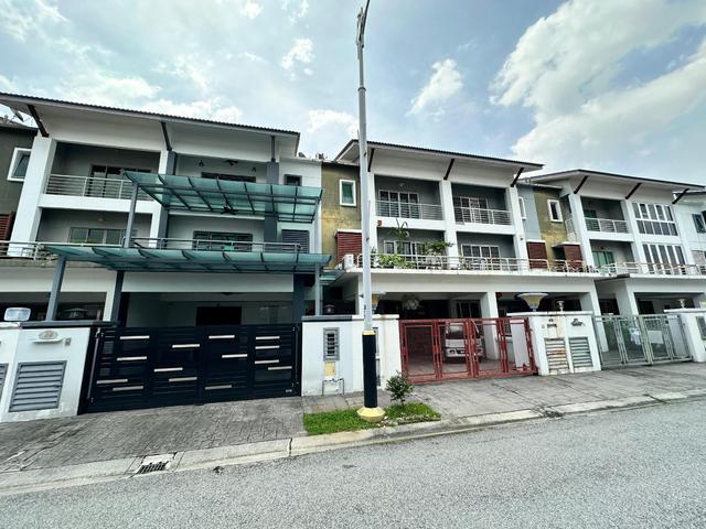 Freehold 25 story house 22x70 5b5b taman meranti jaya puchong Nr shop