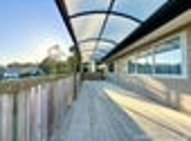 Freehold 2 Bedroom Lockwood