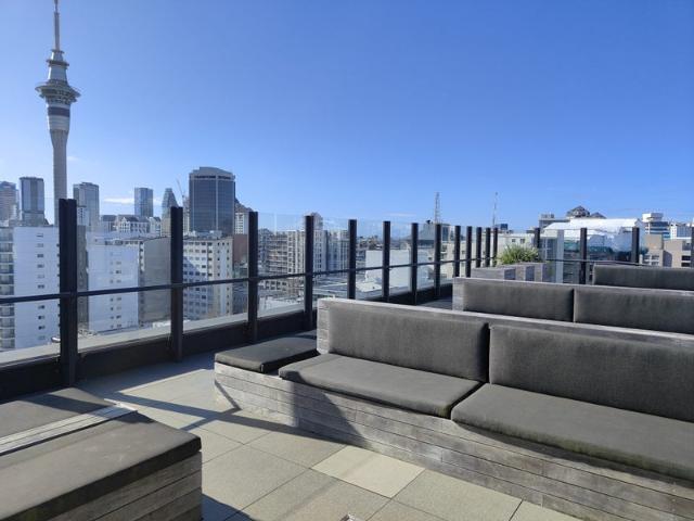 Freehold. 2 Bedrooms with Car Park