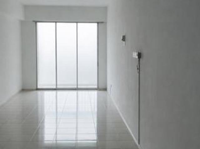 Freehold 3 Bedroom Jelutong Bright Unit Few Units Available 700sq