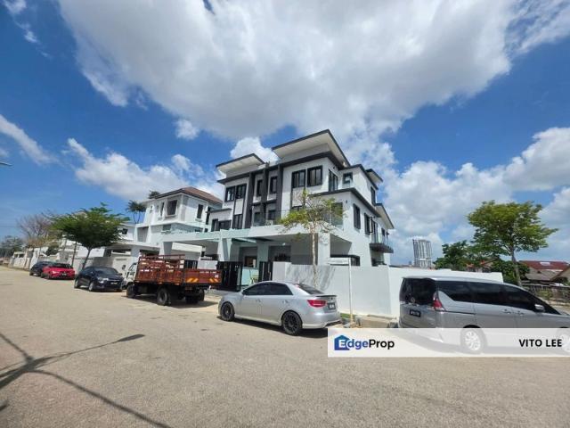 Freehold 3 story BUNGALOW HOUSE is now available for sale