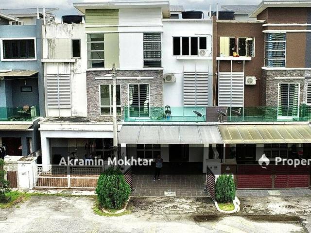 FREEHOLD | 3 Storey Taman Seri Putra 3 Sungai Buloh[FULLY RENOVATED & FULLY FURNISED]
