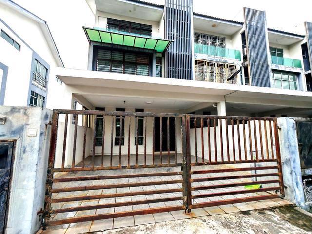 Freehold 3 Storey Terrace Bangi Avenue 3 Seksyen 7 EndLot