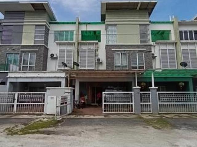 Freehold 3 storey terrace Taman Sri Putra 3 Sungai Buloh