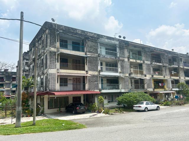 Freehold Taman Pelangi Flat In front Chong Huah School