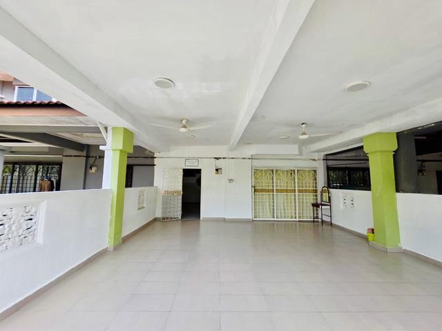 FREEHOLD Teres 2 Tingkat dengan Extra 20 kaki tanah di dapur rumah