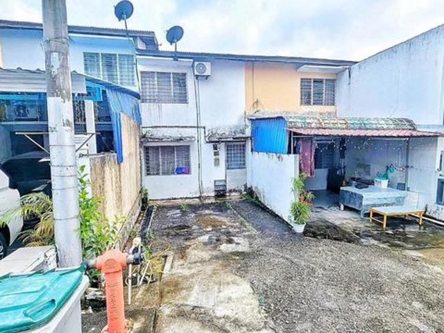 Freehold teres 2 tingkat Taman Bukit kempas Johor Bahru
