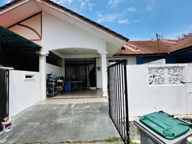 Freehold Teres setingkat di Taman Bidara Emas Masjid Tanah
