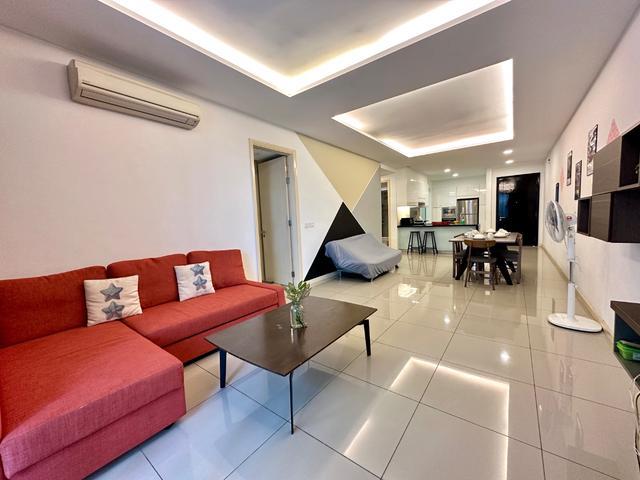 Freehold The shore Residence 3 bedrooms type Town area City Furnished
