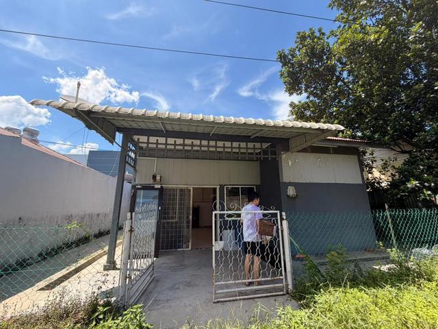 FREEHOLD TOWN Single Storey Bungalow Wooden TengkeraKampung Lapan
