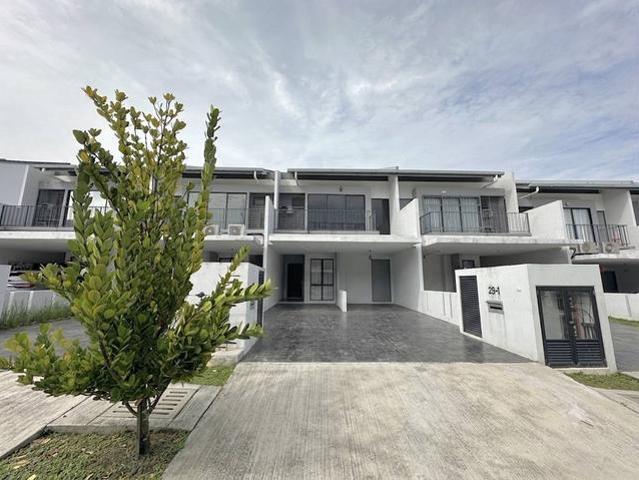 FREEHOLD Townhouse residensi lambaian 2 bangi