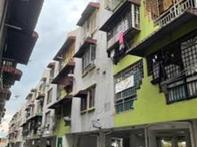 Freehold Tmn Sri Kuching Apartmt L 1 with Balcony covered carpark SALE