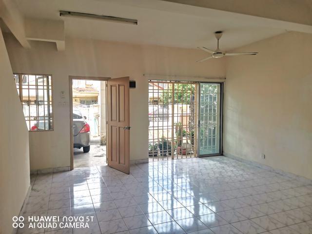 FREEHOLD Tmn PUTRA PRIMA 20x70 2storey House Puchong Utama puchong