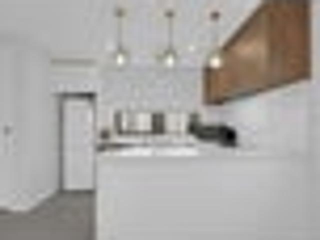 Freehold with 3 Beds Plus Study and Garage !