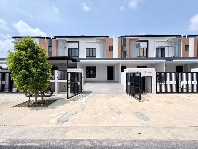 FREEHOLD Agate Residence Platinum Garden Dengkil Sepang