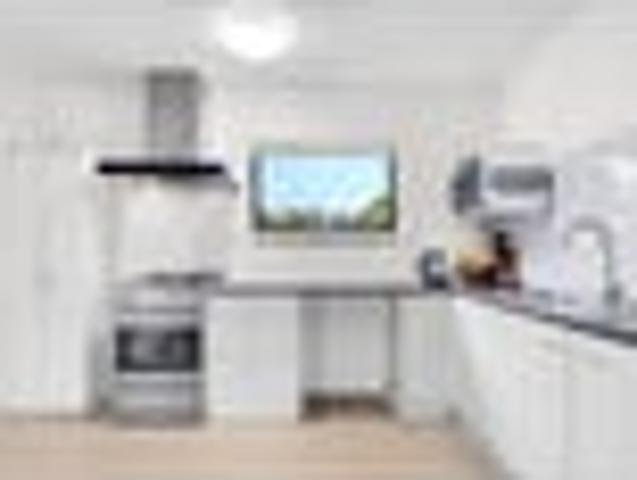 Freehold Beauty with space, Sun & convenience