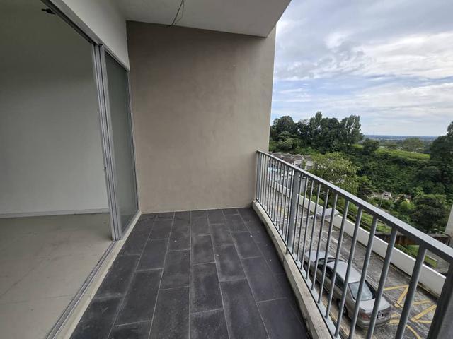 Freehold Below Market Value 100k Crystal Creek Condo For Sale