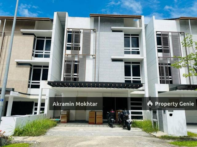 FREEHOLD & BIG LAND | TWO AND HALF STOREY HYPERLINK DUTA VILLA PRESINT 14 PUTRAJAYA