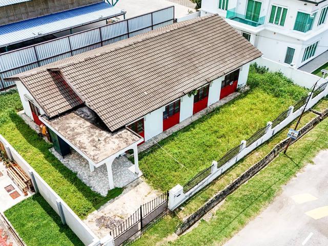 FREEHOLD Bungalow Single Storey Jalan Maktab Seri Kembangan