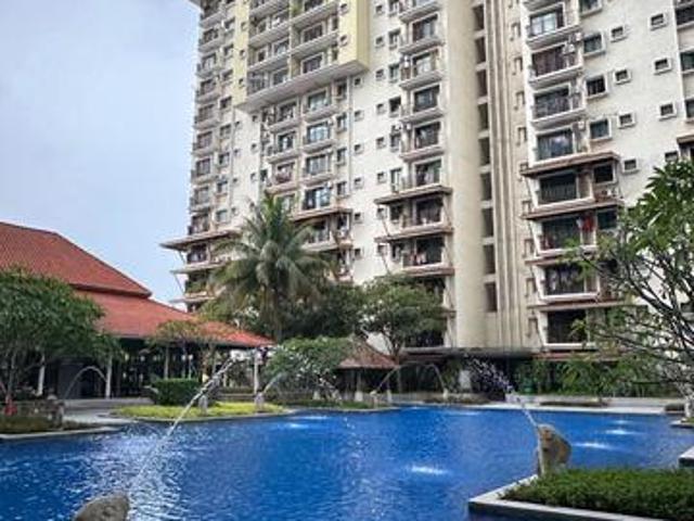 Freehold Condo w 2 Car Parks