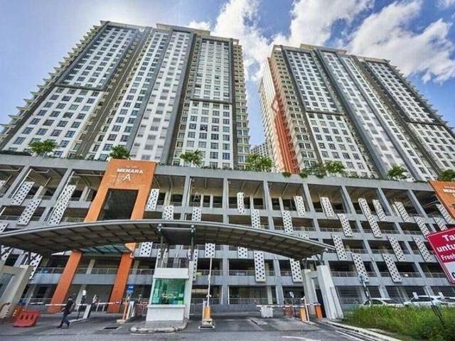 Freehold condo Fully Furnished 3 bedrooms