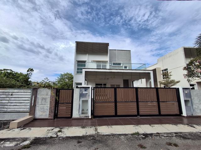 Freehold Corner 2 Storey Bungalow in Paya Rumput Perdana