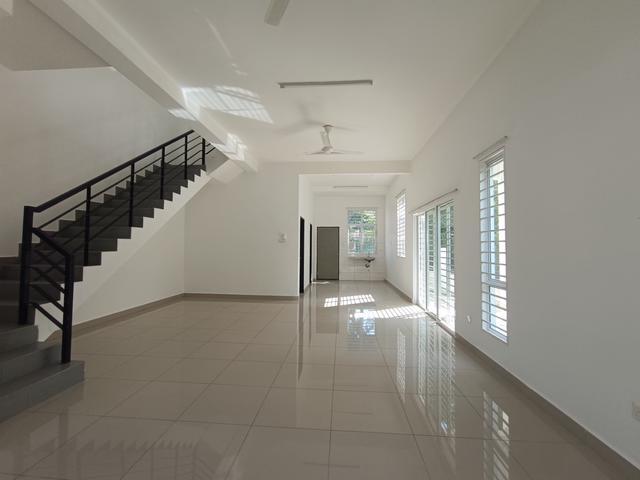 Freehold Corner Lot Double Storey Terrace Taman Pelangi Semenyih 2