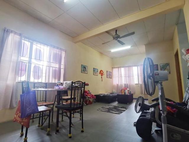 Freehold Corner Unit Bukit Rimau Townhouse 3R2B Below Market
