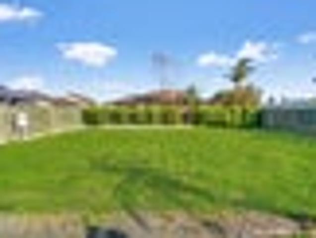 Freehold. Close to Town. Big Opportunity!