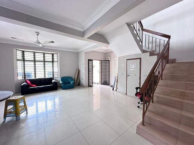 FREEHOLD Double Storey ENDLOT Terrace House Taman Puchong Utama