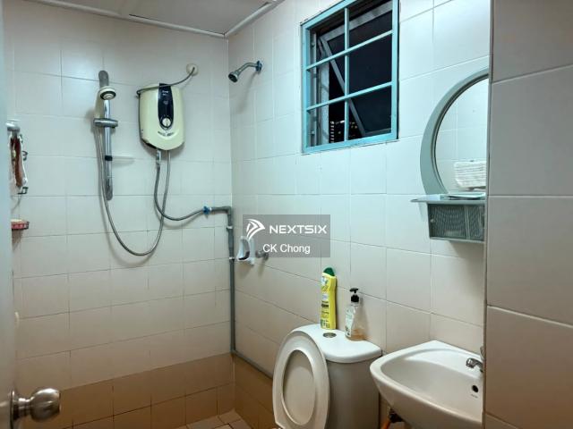 Freehold double storey house for sale 1. Prime area 2. 4 beds 4 baths 3. Sell as it is