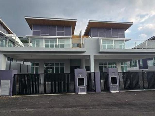 Freehold Double Storey SemiD Taman Puncak Height For Sale
