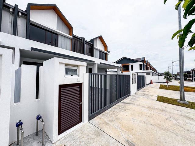 FREEHOLD Double Storey Serenia Anisa Serenia City Sepang