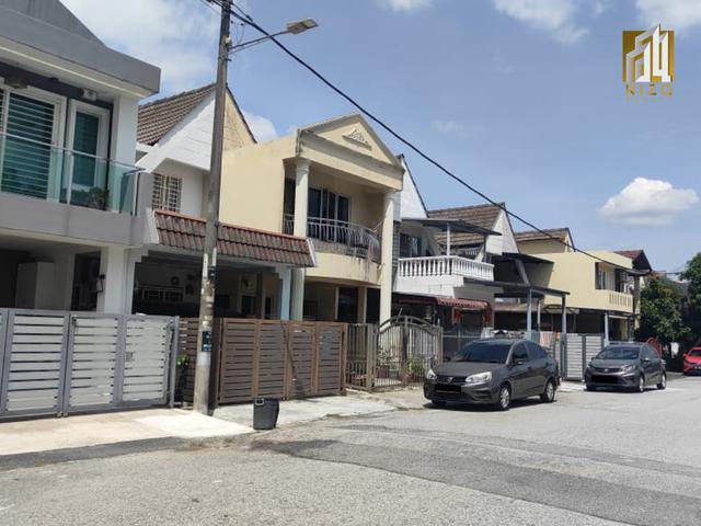 Freehold Double Storey Terrace at Taman Sri Gombak