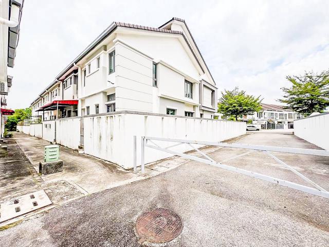 Freehold Double Storey Terrace End Lot TTDI Aquina Alam Impian