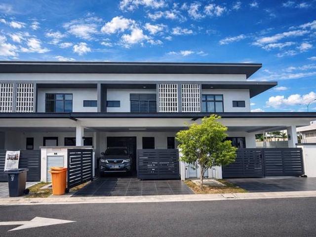 FREEHOLD Double Storey Terrace House Arena Seremban 2