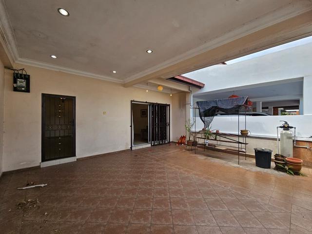 FREEHOLD Double Storey Terrace House Batu Berendam 4 bedroom