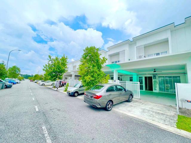 FREEHOLD Double Storey Terrace Suriaman 2A Bandar Sri Sendayan