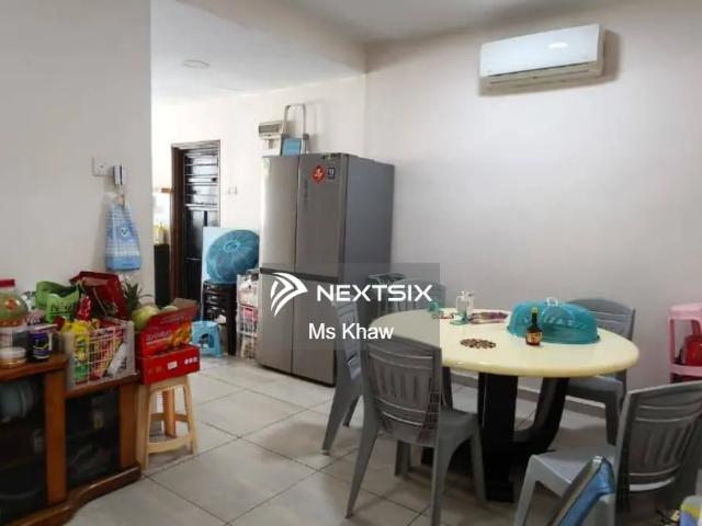 Freehold double storey terrace with 4 bedrooms, 3 bathrooms and an unblock view. Spacious 22x70 Non Bumi lot, northwest facing in a guarded community. RM700K