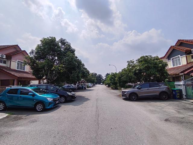 Freehold Double Storey Terrace Taman Pinggiran Jaya USJ 3