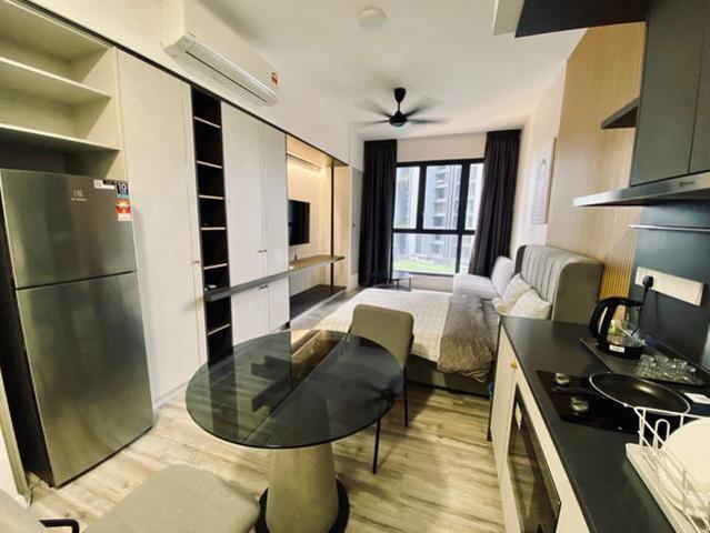 Freehold Dual Key fully furnished tenanted nego