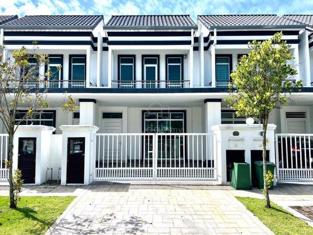 Freehold Eco Majestic MERRYDALE 20x70 sqf with private gardens Parks