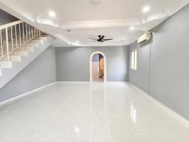 FREEHOLD END LOT Double Storey Terrace Taman Semenyih Mewah REFURBISHE