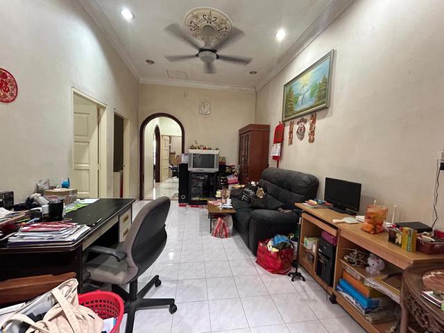 freehold end lot single storey at Tmn Teman Jasin