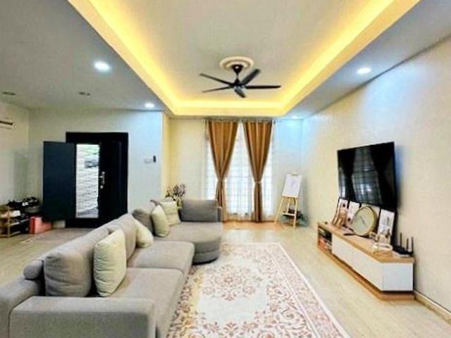 Freehold Facing Open Taman Lestari Putra Seri Kembangan for Sale