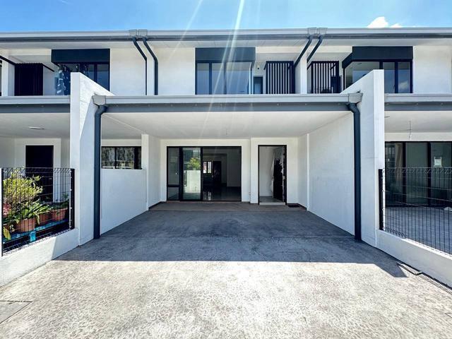 FREEHOLD FACING NORTHDouble Storey Nadira 1 Bukit Raja FOR SALE
