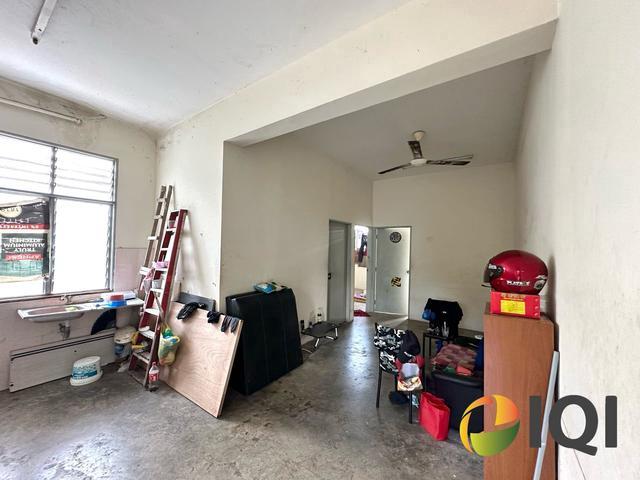 Freehold Full loan Flat For Sales Corner unit Level 2 only