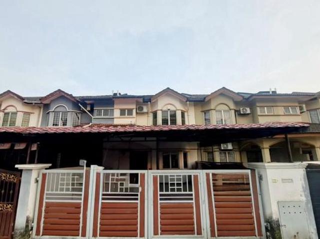 Freehold Fully Extended 2 Storey Taman Kasih KajangKitchen Cabinet