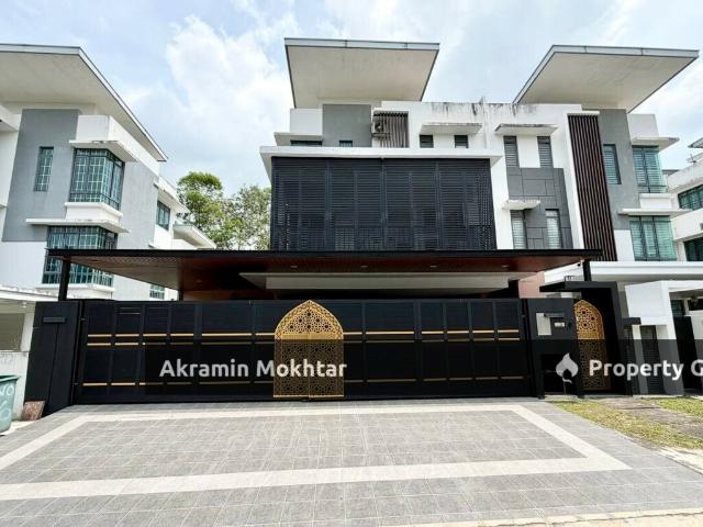 Freehold, Fully Renovated & Partially Furnished | 3 Storey Semi D Lambaian Residence, Kajang