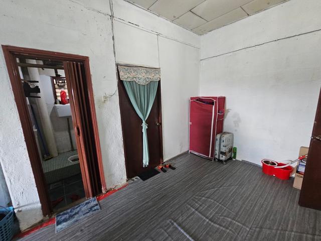 Freehold Goodyear Court 7 Shop Apartment Full Loan 100